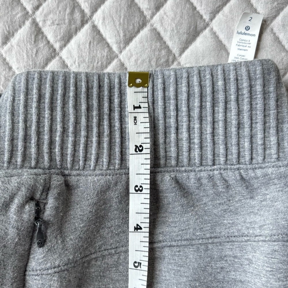 Lululemon Athletica New Form Cropped Pants - Picture 9 of 10